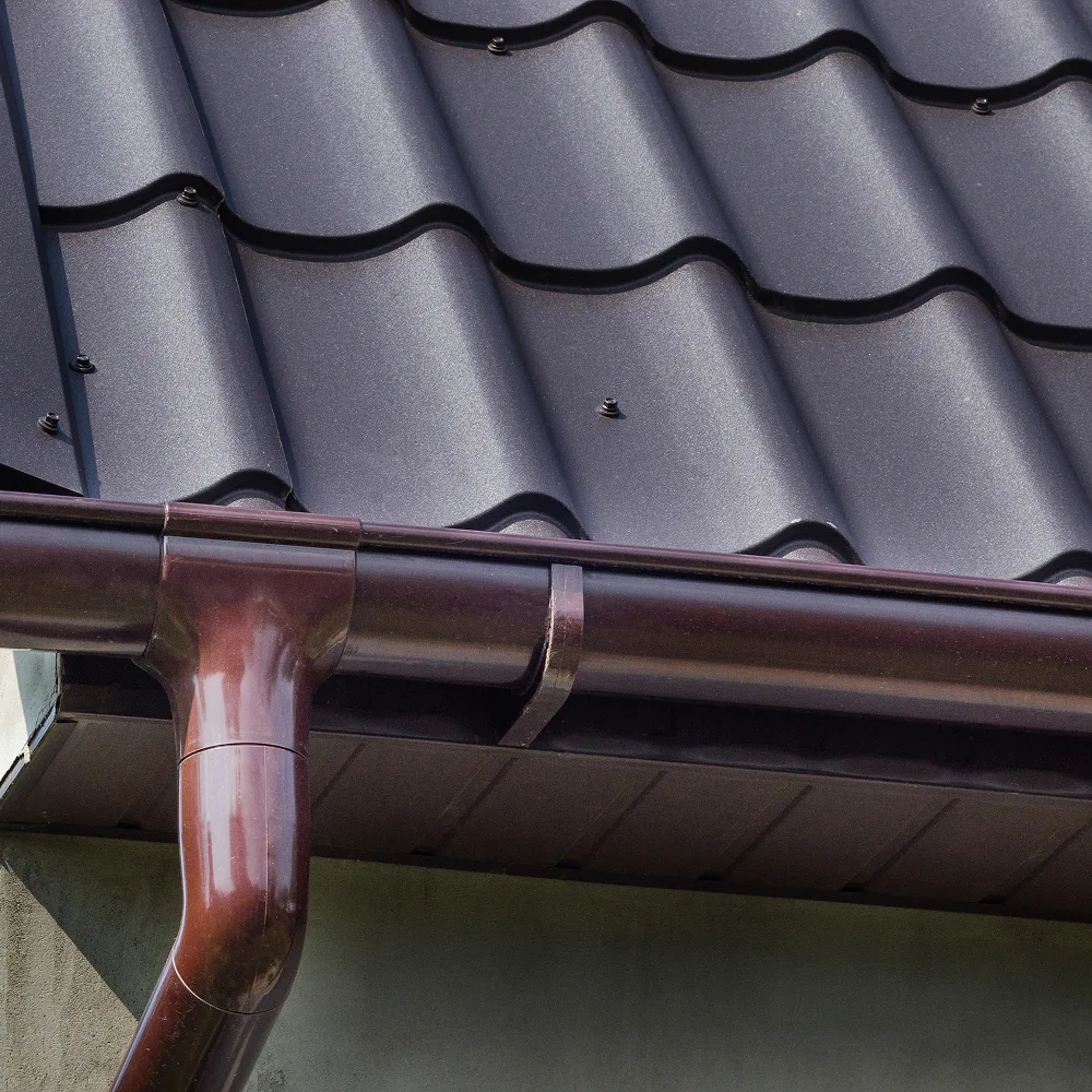 Zinc, cuivre ou aluminium : quel matériau choisir pour sa zinguerie à Roquebrune-sur-Argens ?